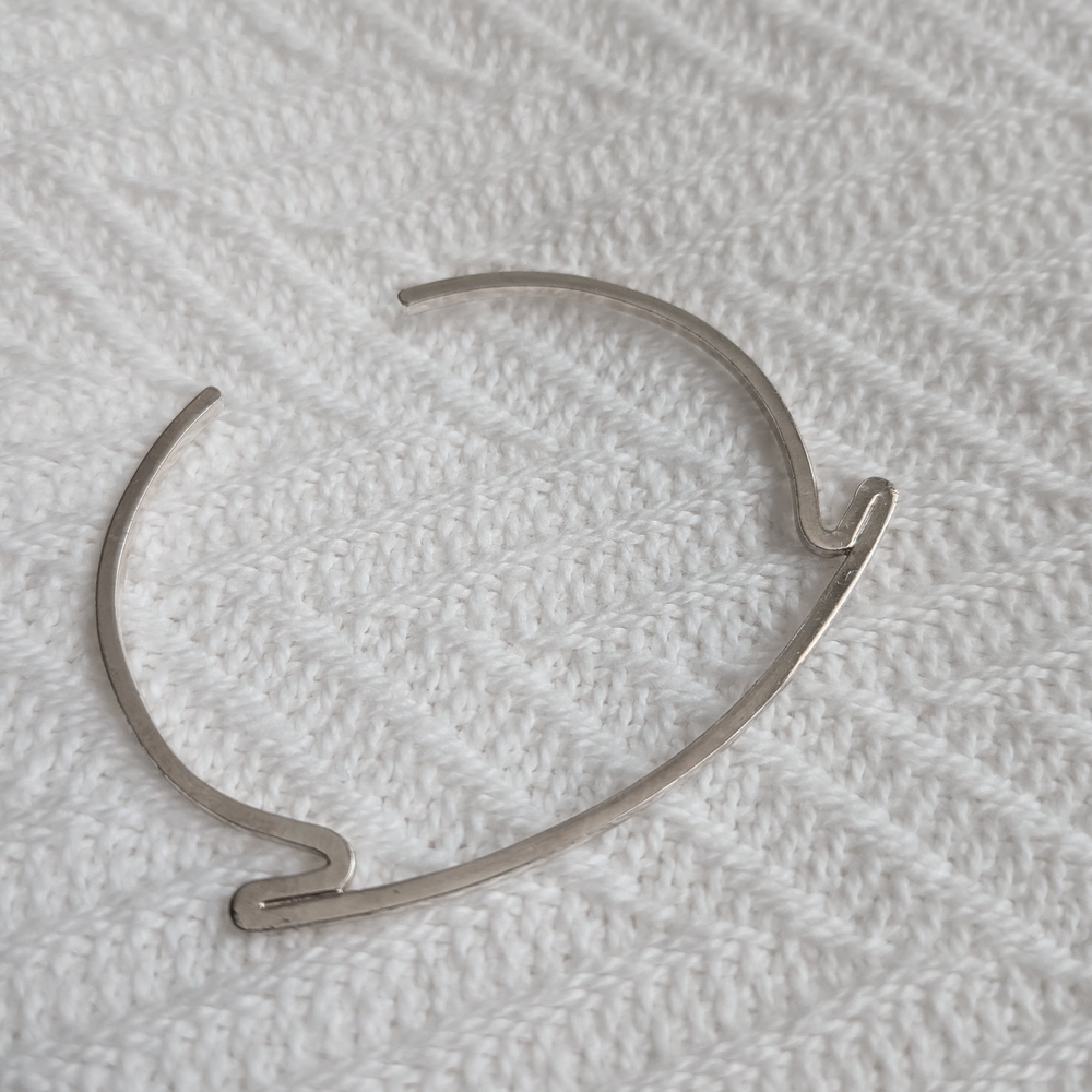 Minimalist Silver Metal Collar Necklace